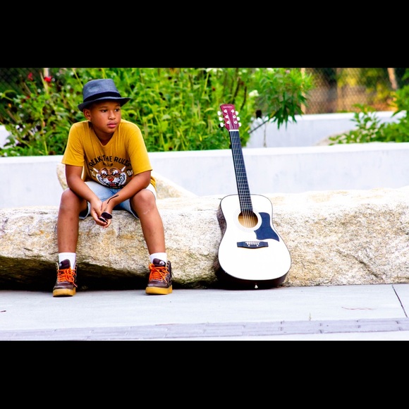 Meet your Posher, Dee - Picture 4 of 5